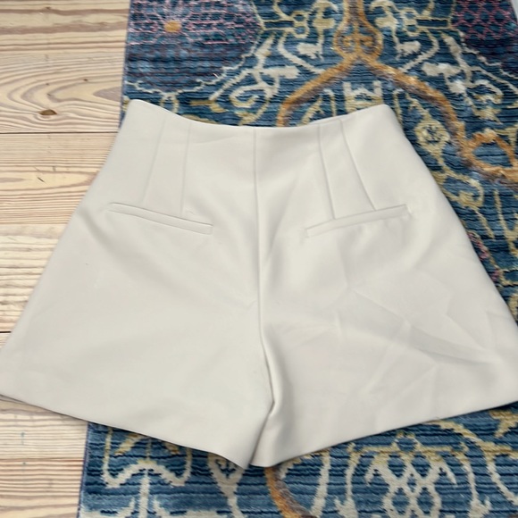 Zara shorts size small off white going out shorts - Picture 3 of 3
